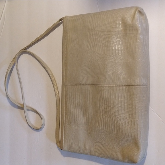 EUC. Made in Taiwan crossbody/clutch cream-colored bag. - Picture 2 of 10
